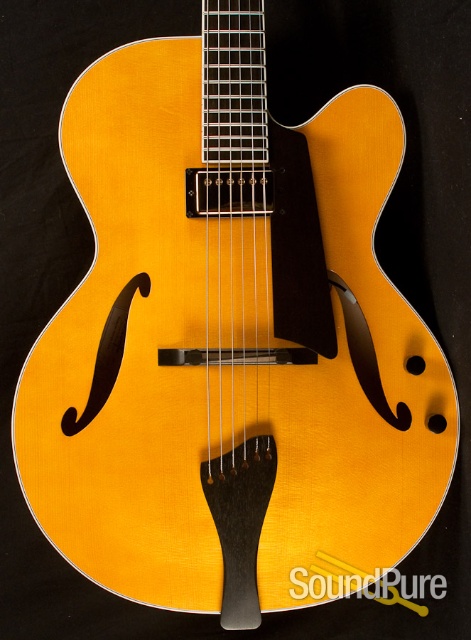 Benedetto Bravo Honey Blonde/Espresso S1549 Archtop Guitar — image 6