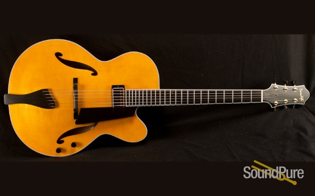 Benedetto Bravo Honey Blonde/Espresso S1549 Archtop Guitar