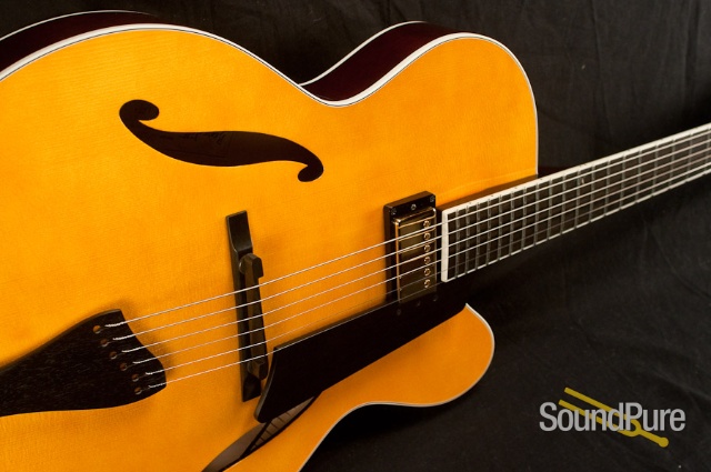 Benedetto Bravo Honey Blonde/Espresso S1549 Archtop Guitar — image 8