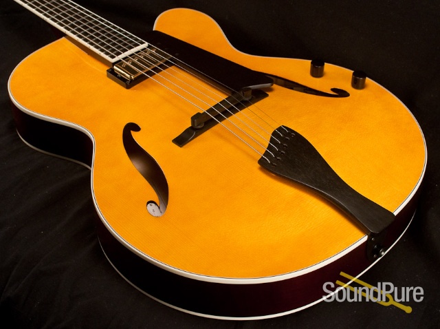 Benedetto Bravo Honey Blonde/Espresso S1549 Archtop Guitar — image 10