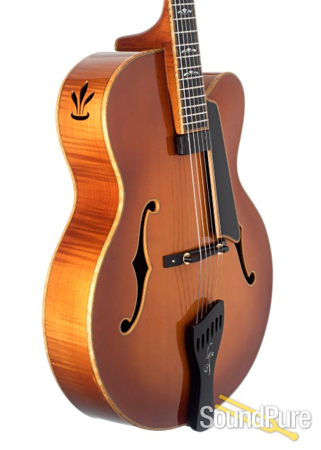 Buscarino Virtuoso Archtop Guitar #GL05109312 - Used — image 4