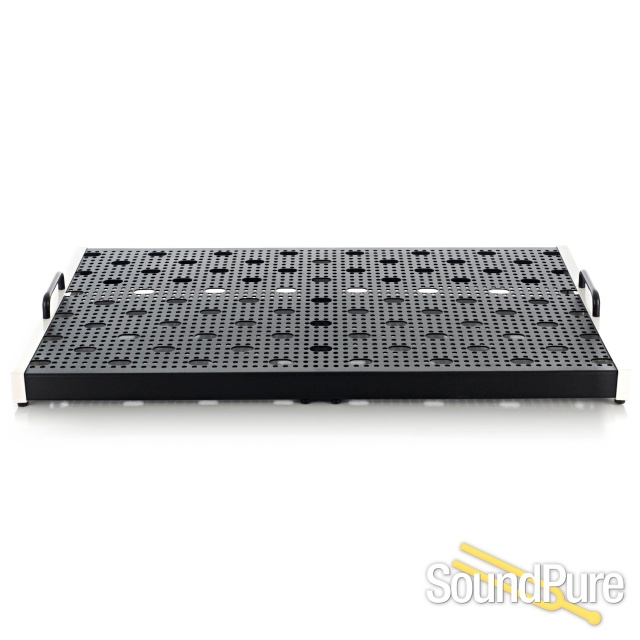 Temple Audio Trio 28 White Pedalboard w/Accessories - Used — image 1