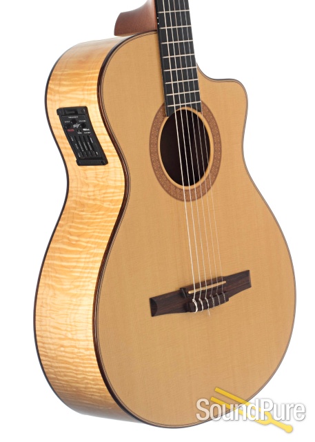 Taylor NS62ce Spruce/Maple Nylon Guitar #20030318708 - Used — image 3