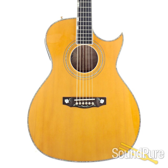 Guild Doyle Dykes DD6MC Spruce/Maple #NQ077001 - Used — image 1