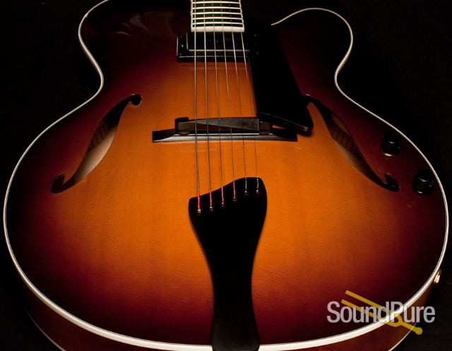 Benedetto Bravo Antique Burst Archtop Guitar S1191 - USED — image 3