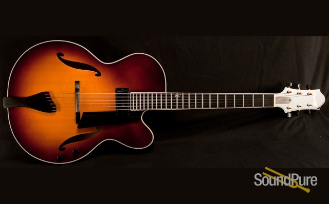 Benedetto Bravo Antique Burst Archtop Guitar S1191 - USED — image 1