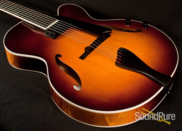 Benedetto Bravo Antique Burst Archtop Guitar S1191 - USED — image 7
