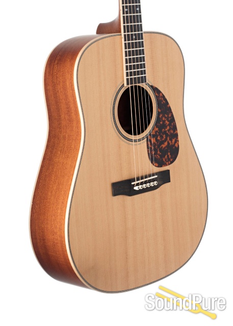 Larrivee D-40 Sitka/Mahogany Acoustic Guitar #131083 - Used — image 3