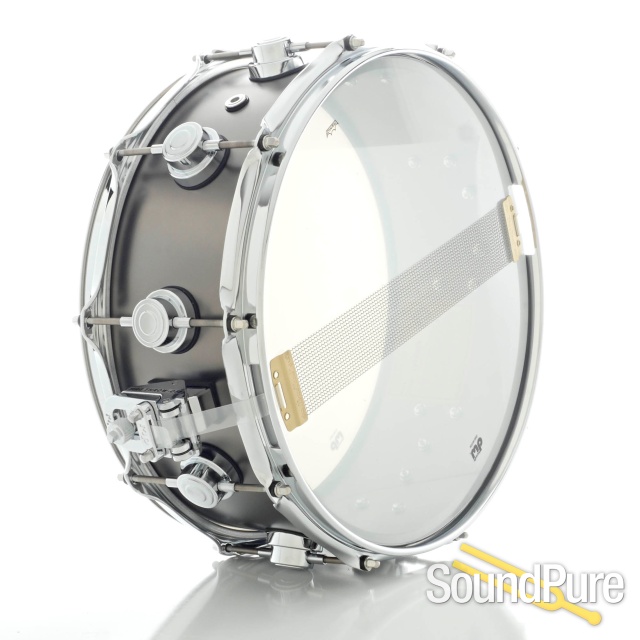 DW 5.5x14 Collectors Black Satin over Brass Snare Drum — image 3