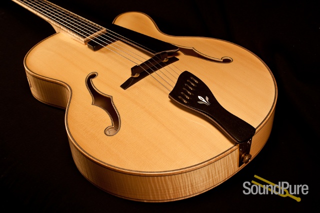 Buscarino Virtuoso T10465403 Archtop Guitar - MINT! — image 2