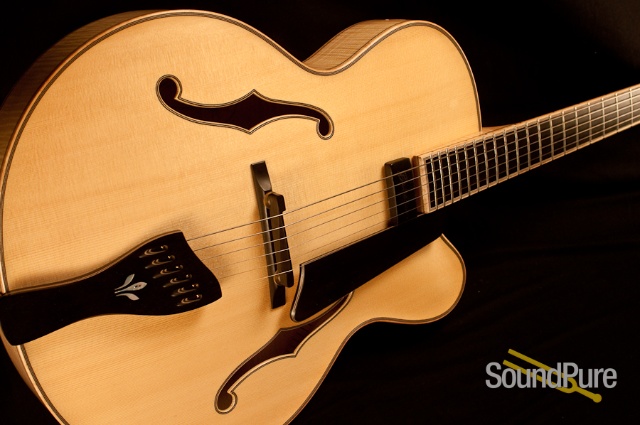 Buscarino Virtuoso T10465403 Archtop Guitar - MINT! — image 6