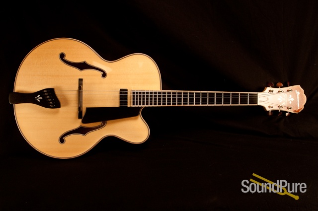 Buscarino Virtuoso T10465403 Archtop Guitar - MINT! — image 1