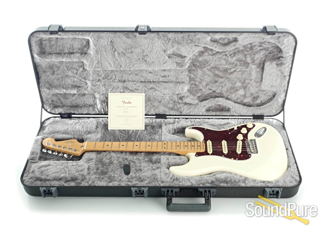 Fender Am Pro II Olympic White Strat #US210105908 - Used — image 6