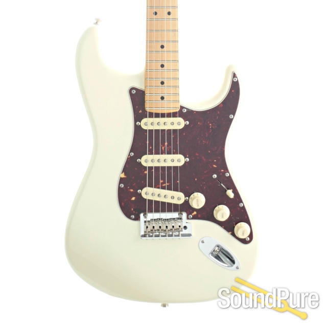 Fender Am Pro II Olympic White Strat #US210105908 - Used — image 1