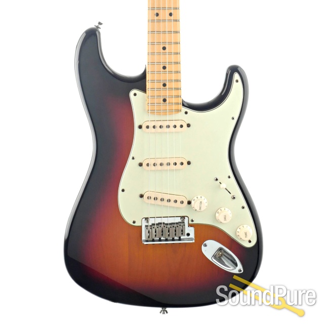 Fender American Stratocaster Guitar #US10207506 - Used — image 1