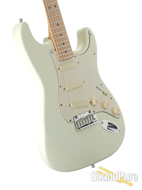 Fender AmStd Stratocaster Electric Guitar #N394190 - Used — image 2