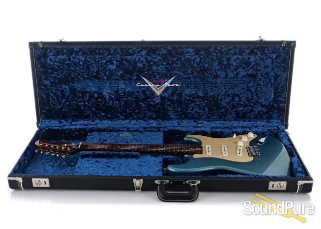 Fender CS Stratocaster Electric Guitar #CZ561275 - Used — image 4