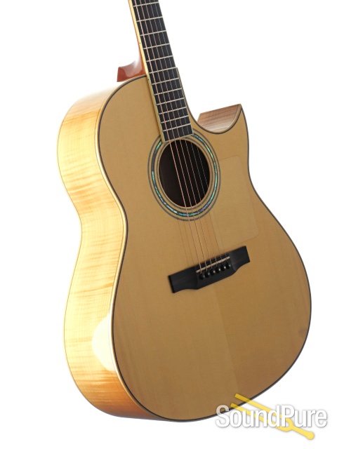 Larrivee C-09M Acoustic Guitar #19560 - Used — image 3