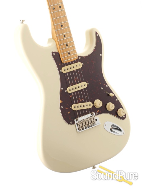 Fender Am Pro II Olympic White Strat #US210105908 - Used — image 3