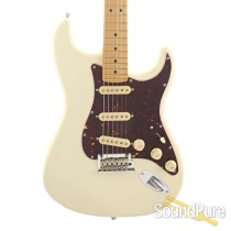 Fender Am Pro II Olympic White Strat #US210105908 - Used Fender Am Pro II Olympic White Strat #US210105908 - Used