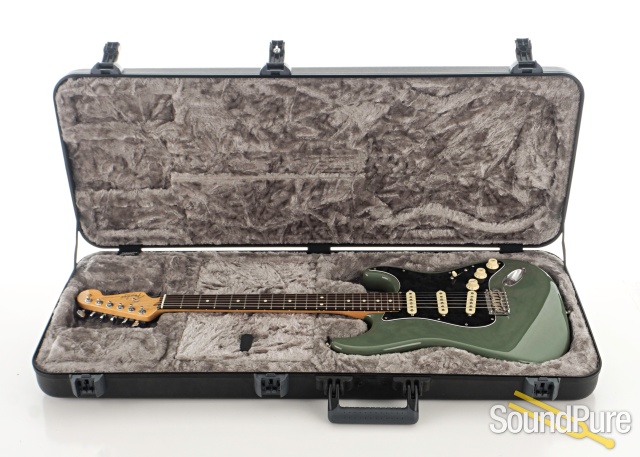 Fender Am Pro Stratocaster Guitar #US17115761 - Used — image 4