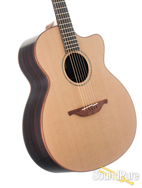 Lowden O-35c Cedar/Rosewood Acoustic Guitar  #27575 — image 2