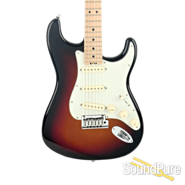 Fender American Professional Strat #US18104061 - Used — image 1