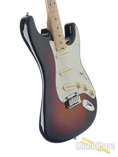 Fender American Professional Strat #US18104061 - Used — image 2