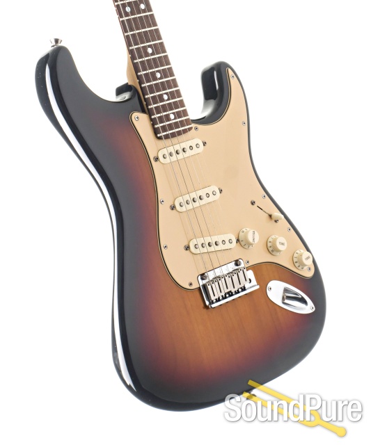 Fender 60th Diamond Anniversary Strat #Z6011992 - Used — image 2