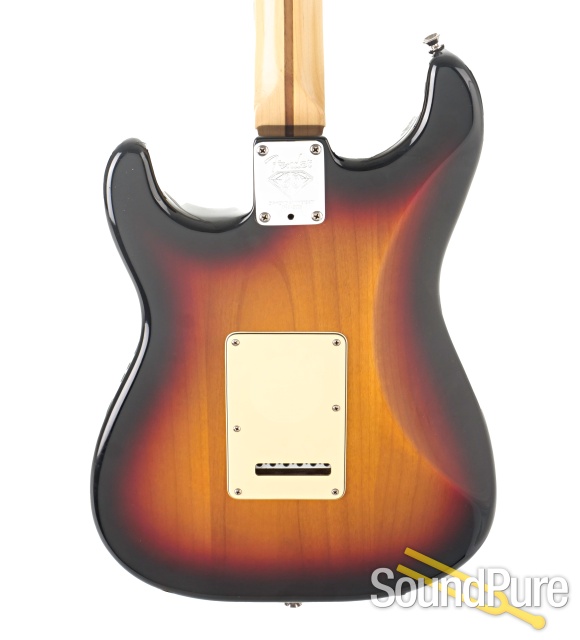 Fender 60th Diamond Anniversary Strat #Z6011992 - Used — image 5