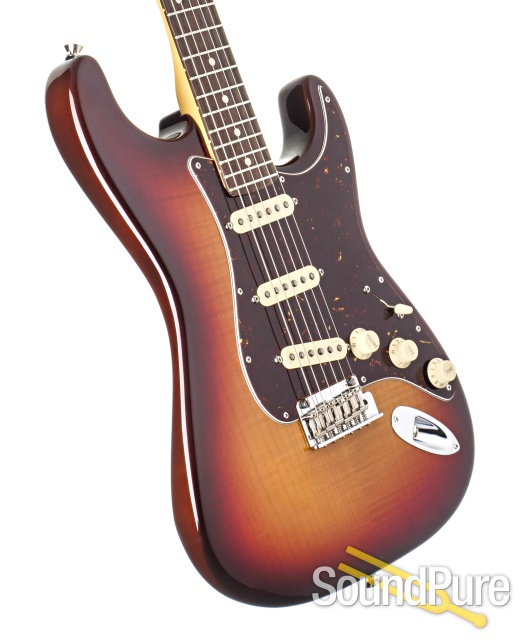 Fender 70th Ann. Strat Comet Burst Guitar #US23078353 - Used — image 2