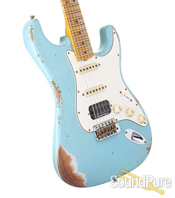 Fender Custom Shop '69 Relic Guitar #R117079 - Used — image 2