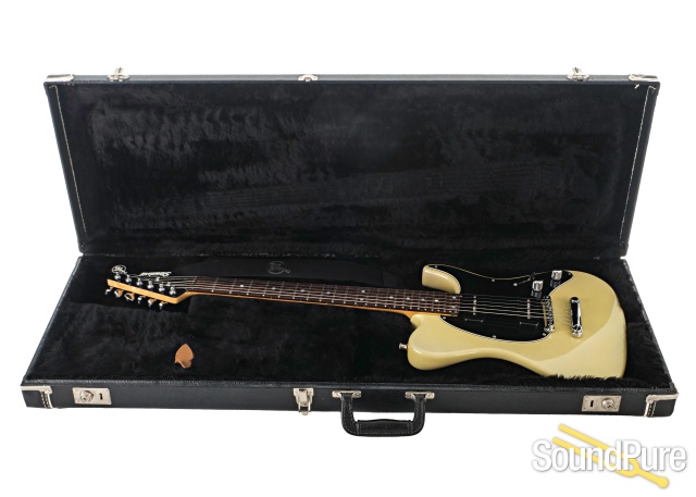 Valley Arts Larry Carlton Model Guitar #13/100 - Used — image 2