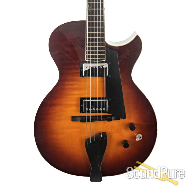 Benedetto Bambino Archtop Guitar #51226 - Used