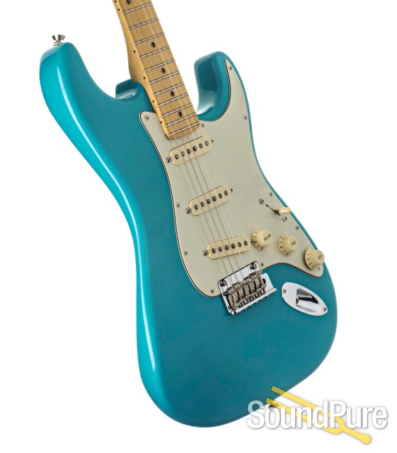 Fender Am Pro II Stratocaster Guitar #US211008681 - Used — image 2