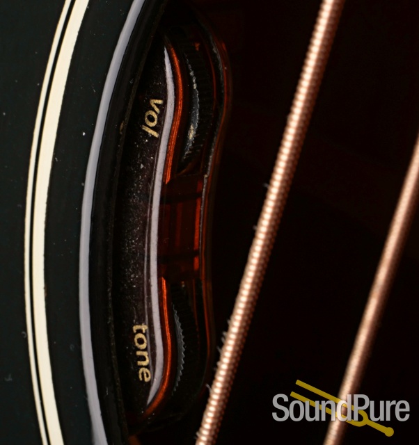 Gibson Custom Shop 1950s LG-2 Guitar #20533081 - Used — image 9