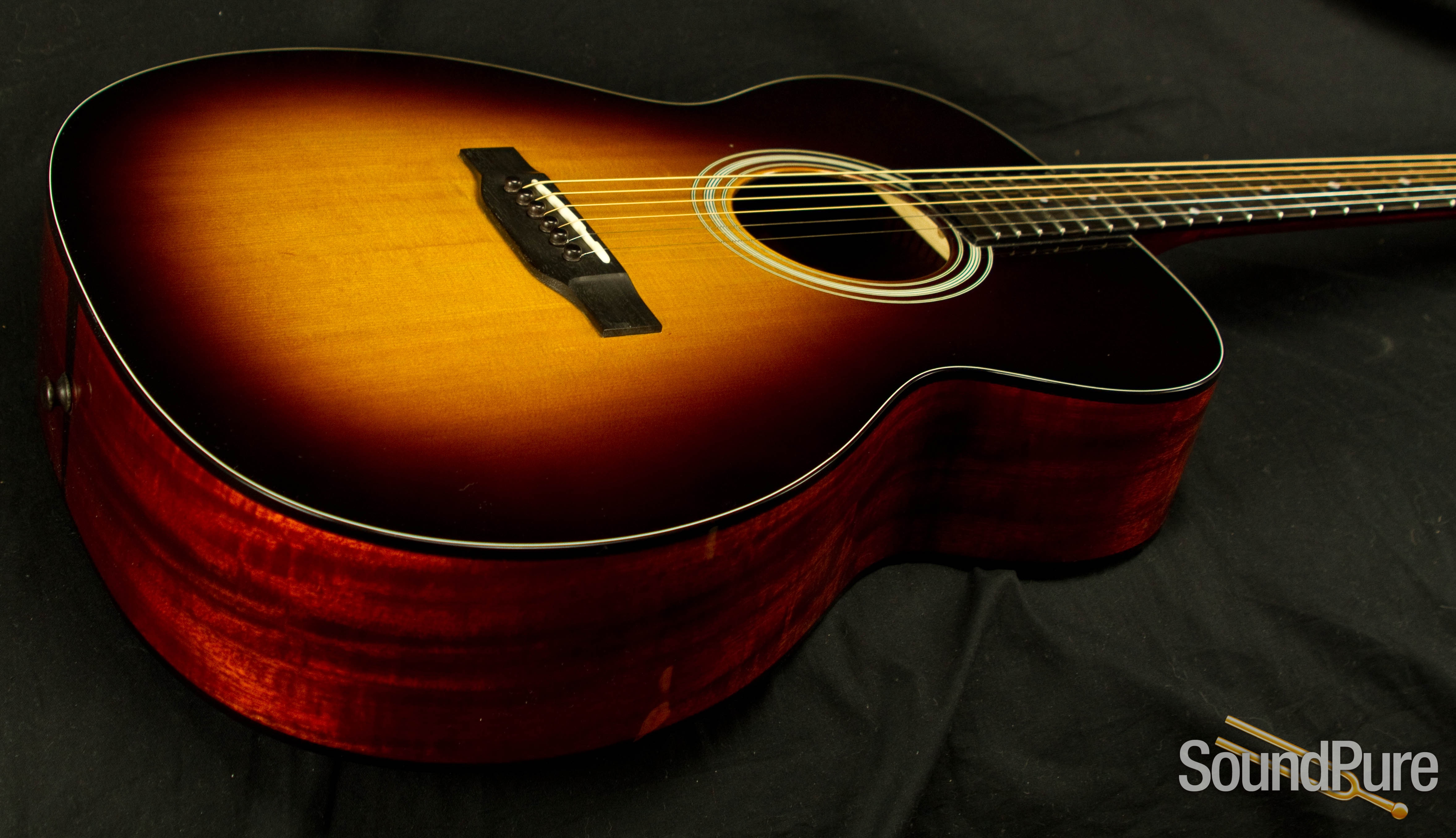 Eastman E10OM Acoustic Guitar