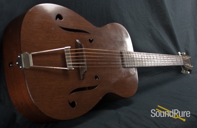 Martin 1935 Vintage R17 All-Mahogany 00 Archtop Guitar — image 2
